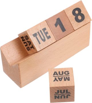 Wooden Desktop Decoration: Perpetual Advent Calendar