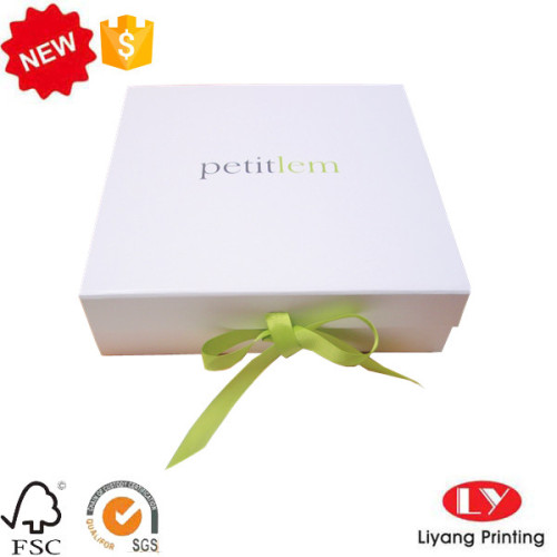 Folding Gift Clothes Packaging Box With Ribbon