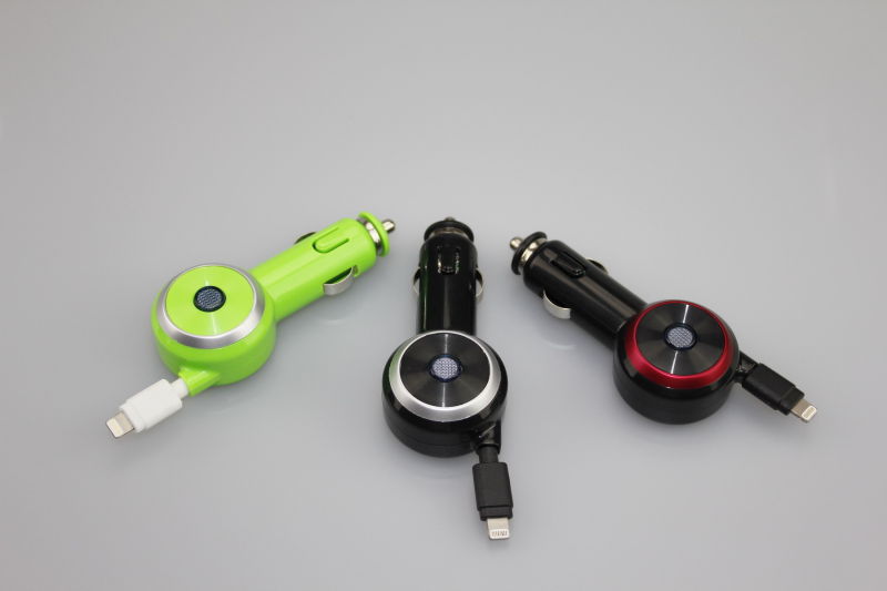 Mfi Approved Colorful Car Charger with Retractable Cable for iPhone (DC-IP5-014)