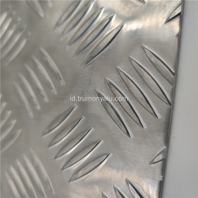 Lembaran Plat Timbul Matriks Aluminium