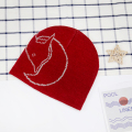 Cappello a maglia rossa personalizzata