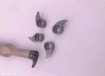 Carbide inserts for internal grooving