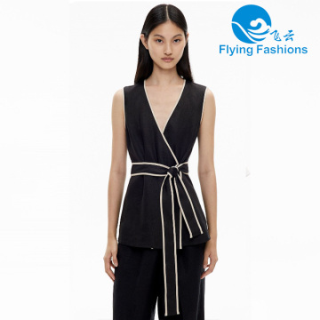 A black color-blocking waistcoat