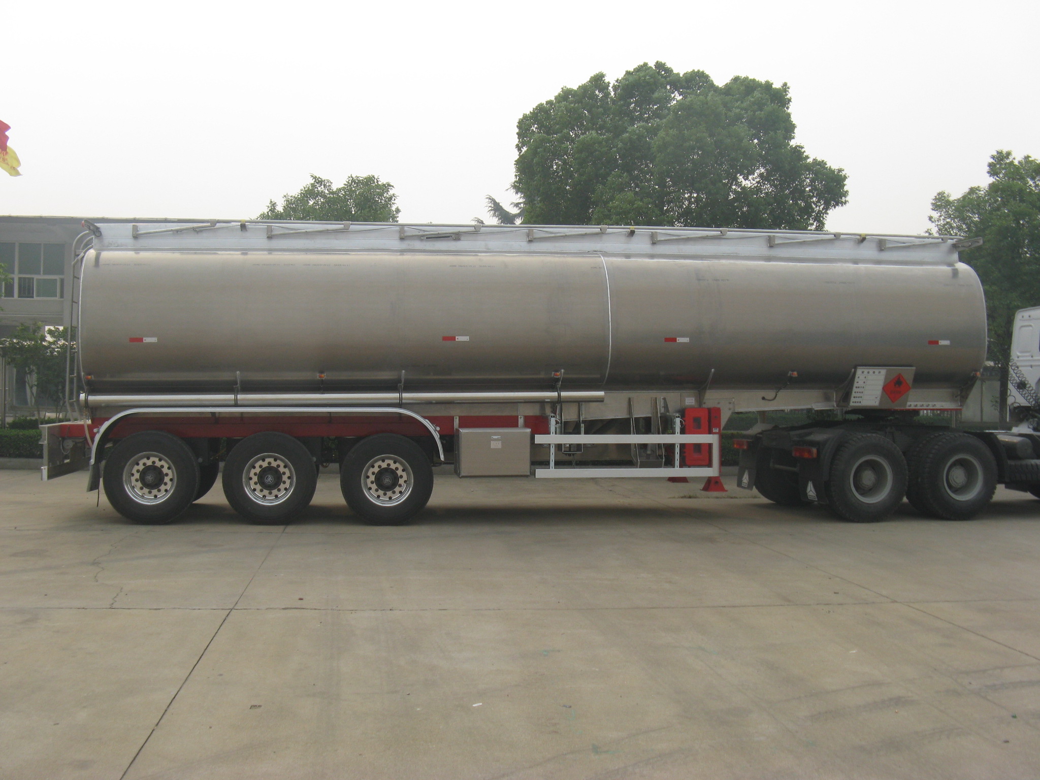 SASO standard Aluminum fuel tank trailer