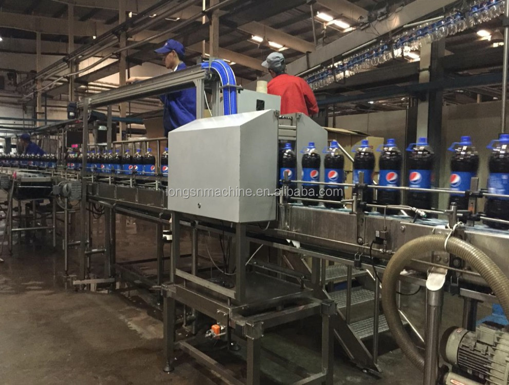 Fully automatic plastic bottled handle inserts machine handle ring lifting insert machine ring pull cap cap machine