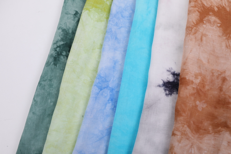 Ny produkt slips färgad utmanare kjol tryckt poplin rayon tyg för klänningar