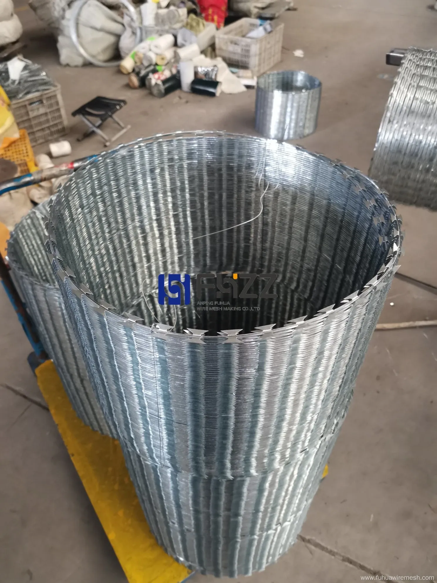 Hot-Dipped Galvanized Bto-22 Concertina Razor Barbed Wire