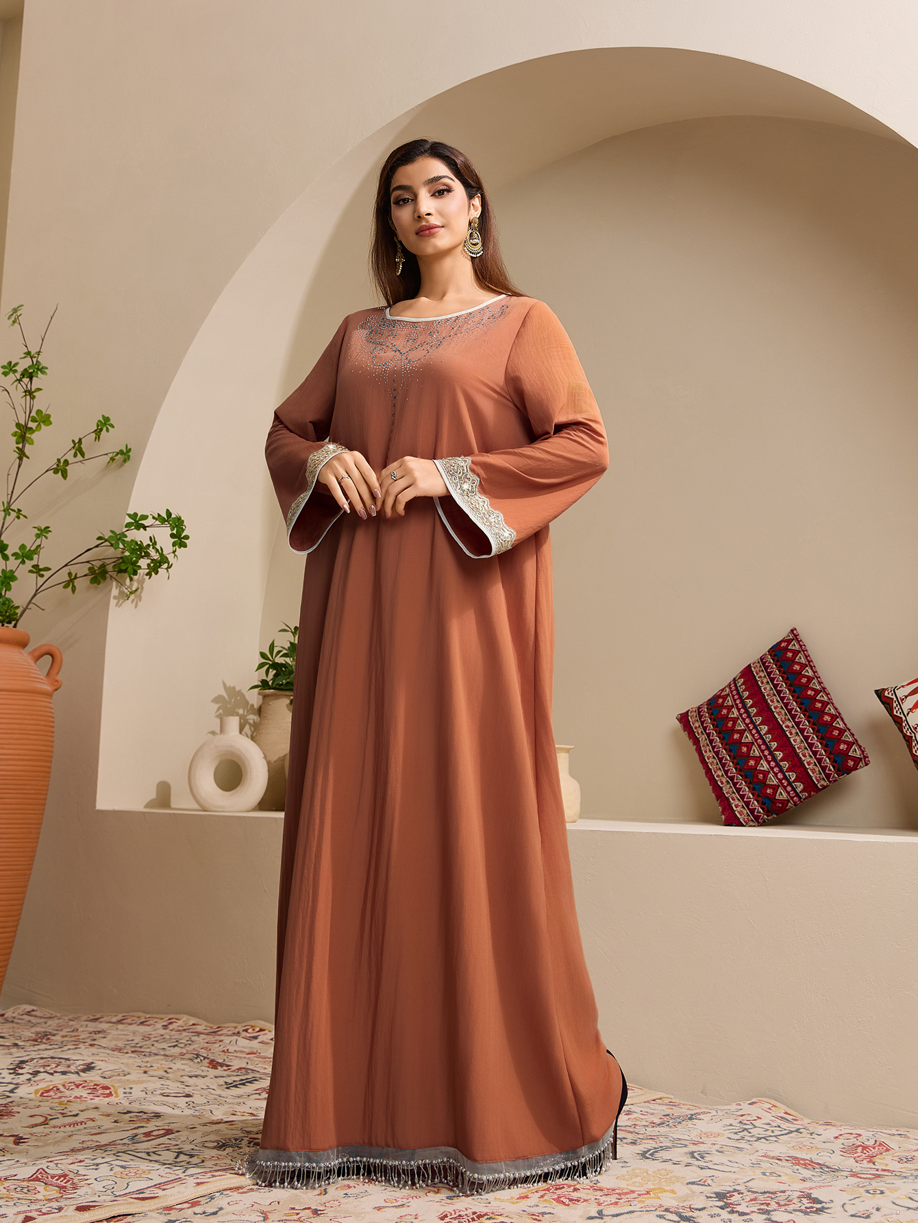 کتانی عبایی با بافت کریستالی (5) Textured Linen Luxury Abaya with Crystal and Tassel Details