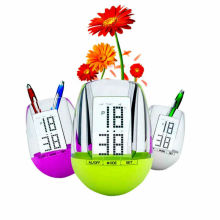 2015 Fujian factory supply mini clock with acrylic pen display stand