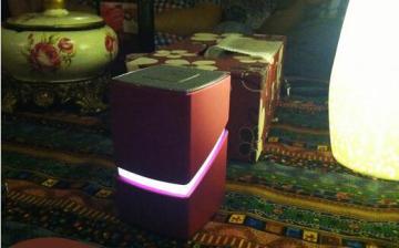 Hutm music flashing light speaker