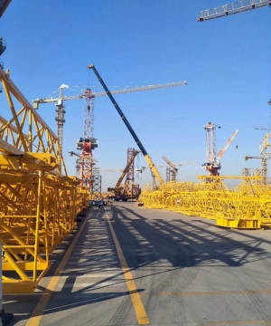 Easily installed and serviced hoisting