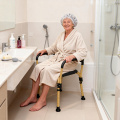 كرسي مساعد للاستحمام بارتفاع قابل للتعديل لسهولة الوصول إليه