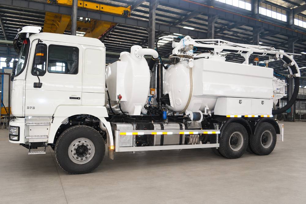 Комбинированные вакуумные погрузчики Combined Vacuum Jetting Trucks