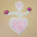 Patch coeur aimant broderie rose perle