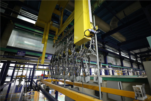 Acid copper plating line workpiece is electroplating