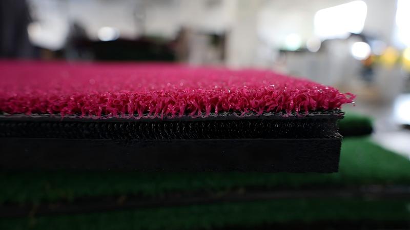 Detalle lateral de la estructura de la alfombra de golf de nailon 3D en capas