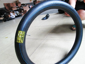 China Hot Sale Inner Tube for Dubai Market (3.00-17)