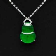18K White Gold Jadeite Cucurbit Pendant