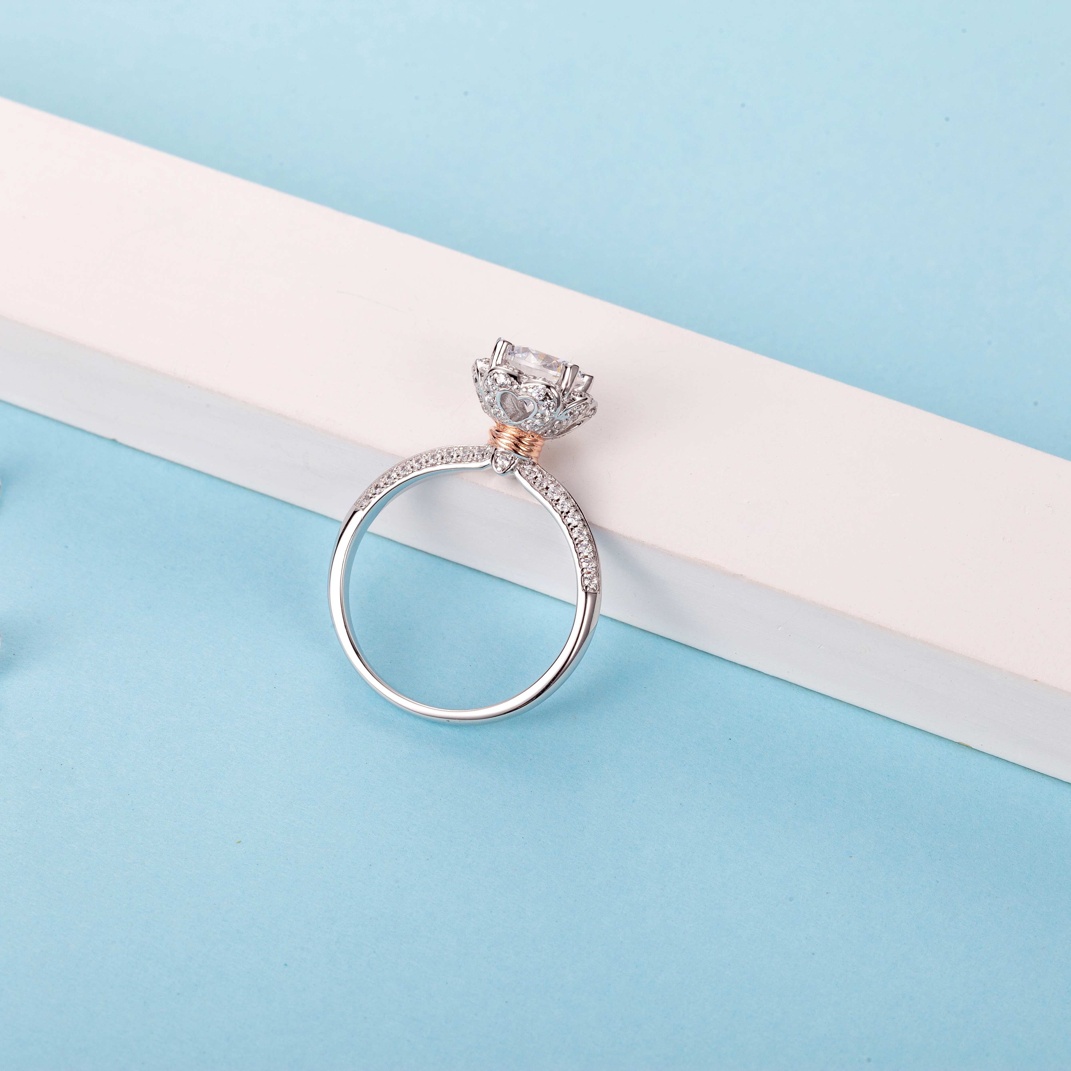 Classic Luxury  Ring Moissanite Jewelry Four Prong Diamond Set in 925  Pure Silver Square Holder  With Good Quality