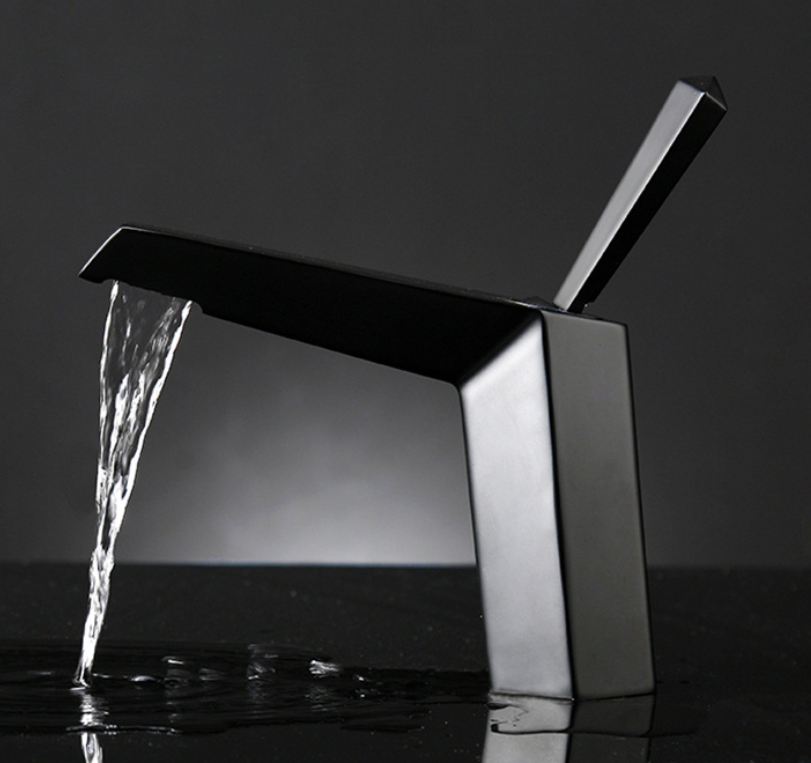 Robinet de lavabo de salle de bain noir triangle design unique robinet de lavabo chaud et froid robinet mitigeur de vanité monté sur le pont