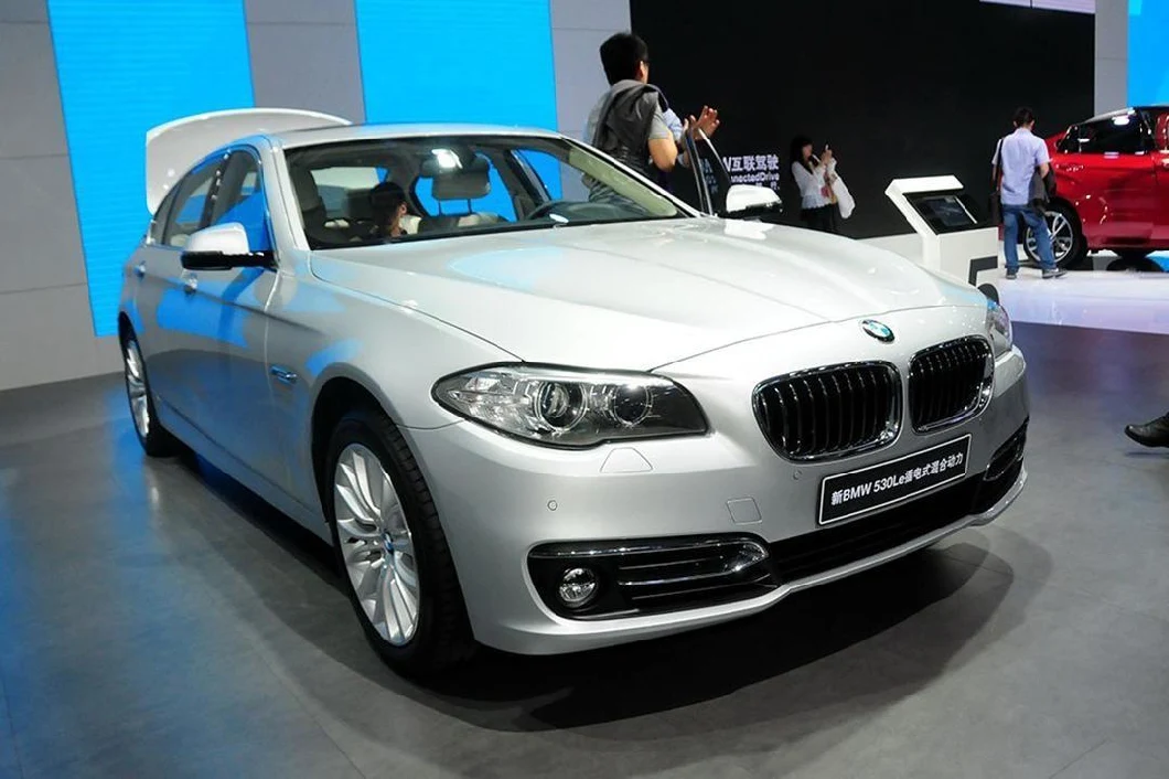 Bavarianmotorwork 5 -Phev Plug in Hybrid Car New Energy Electric Petrol Vehicles Luxury Medium Large Size Sedan 4 Wheel Sedan