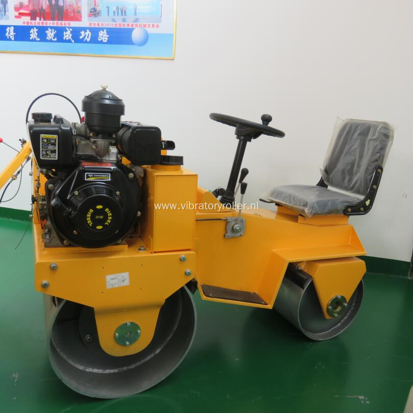 700Kg Ride On Mini Road Roller