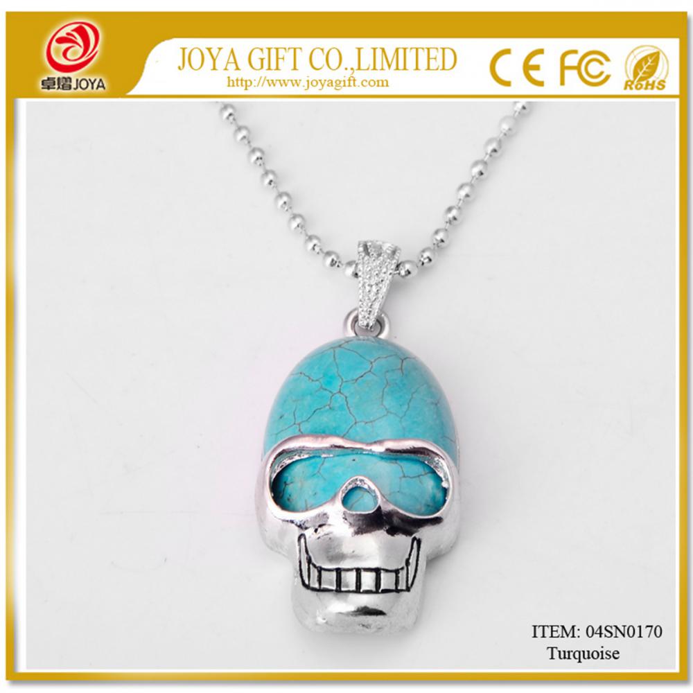 Collier avec pendentif tête de mort turquoise avec chaîne en argent