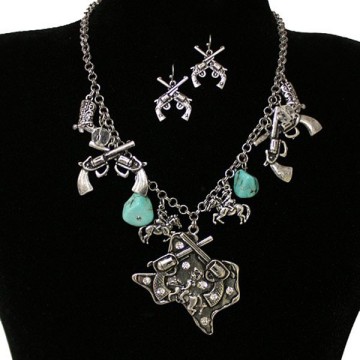Texas Double Gun Fashion Necklace Set