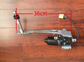 Single 24V universal wiper motor in windshield wipers