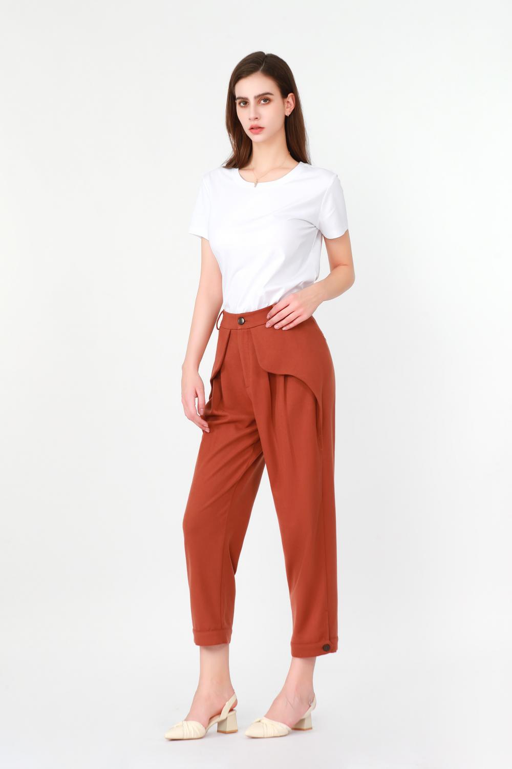 Outward-facing Pocket Shapes Trousers