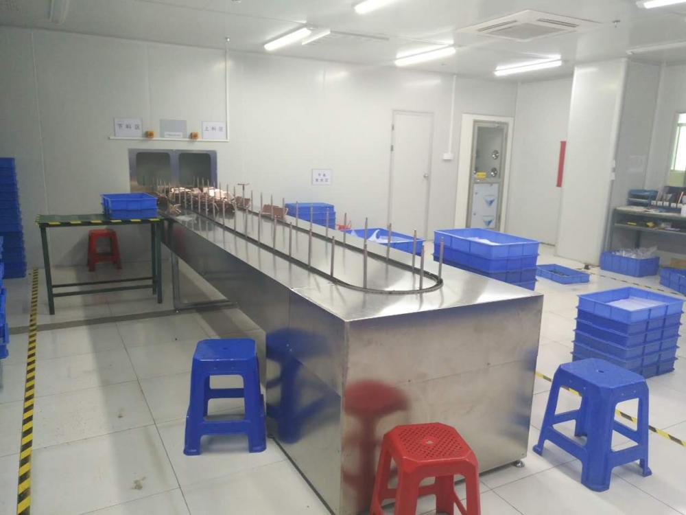 Dây chuyền Vẽ Tráng Sơn Uv Vải Sơn Nhựa Plastic Conveyorised Uv Varnish Spray Painting Line