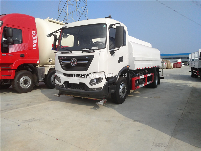 بيع شاحنة الصهريج لنقل المياه Dongfeng 4x2 8000L