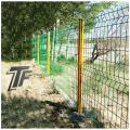 Easy to install peach shaped post fence