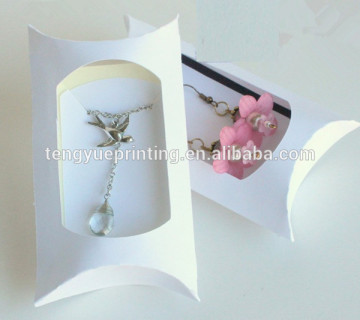 white kraft paper gift box/white pillow paper box