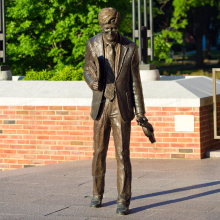 Quyang factory casting life size replica bronze man male statue for sale