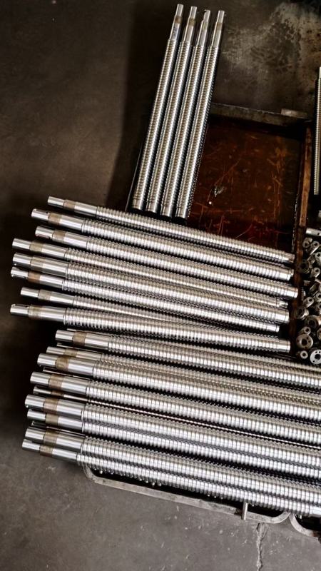 CNC milling machine lead screw