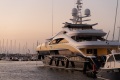 Professionella skadade yachtreparationer och rekonstruktion