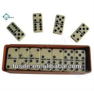 Dominos Set with Plastic Carton