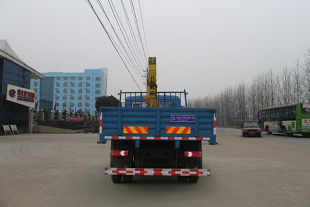 Dongfeng 180HP 7 Tons Cargo Crane Truck