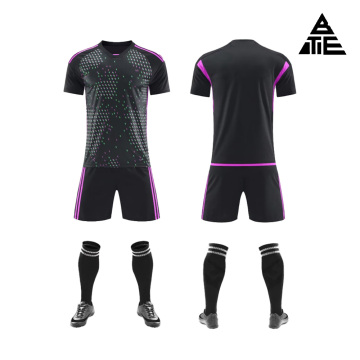 Conjunto de traje de fútbol de manga corta.