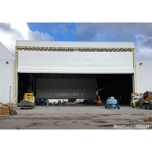 Quick action high speed hangar door