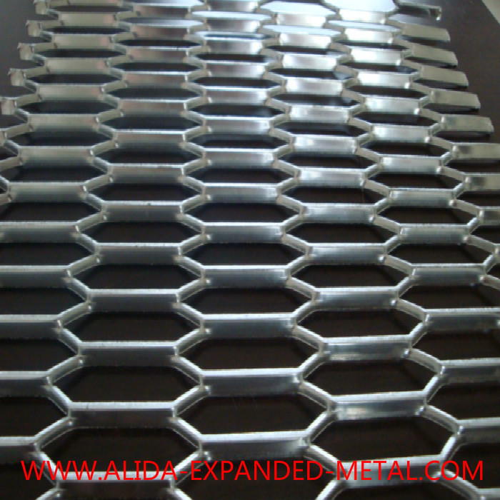 Diamond expandable metal mesh