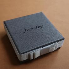 Caja de papel de joyería de regalo de lujo personalizado de alta calidad para pulseras y brazaletes de embalaje