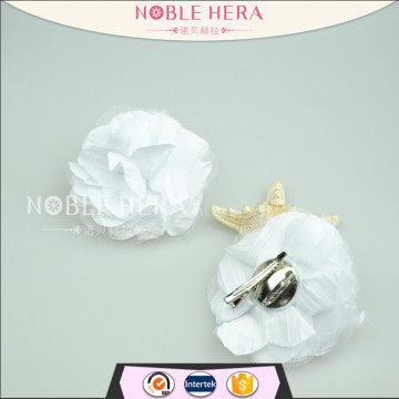 white strong wreath clamp wreath