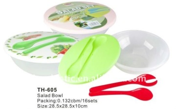 plastic salad bowl with lid