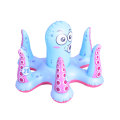 आंगन में inflatable sprinkler खिलौने