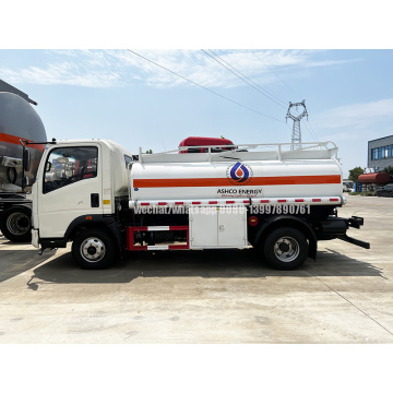 Camion de livraison de pétrole Sinotruck Howo Howo 6-roues