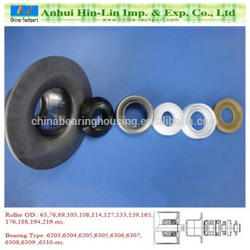Flange beaing housing for roller