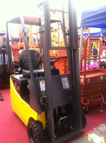 Updated 3 Wheel Electric Forklift Truck (ZX18-15)