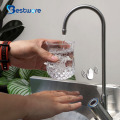 Appuyez sur l'eau pour boire de l'eau